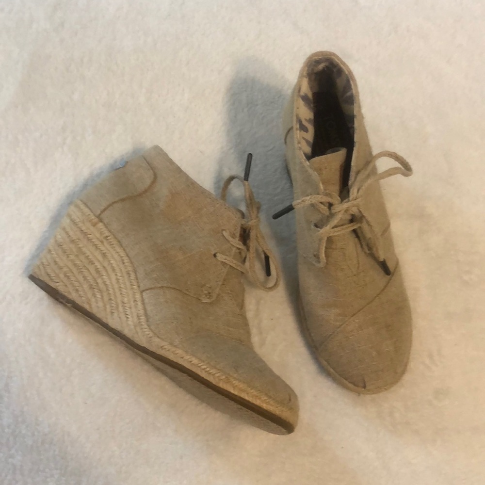 Toms Beige Linen Lace Up Espadrille Wedge  Size 8 Wide